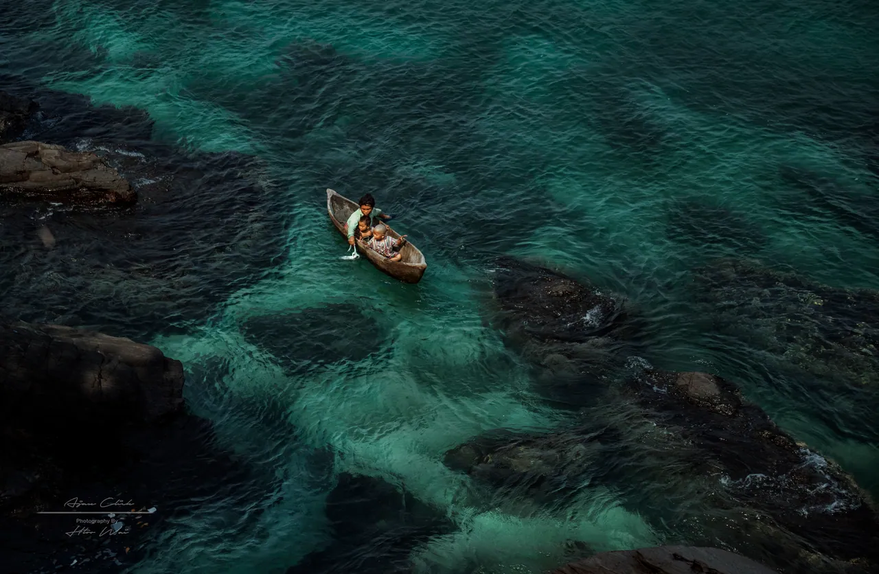 Sea Gypsies, photograph 3