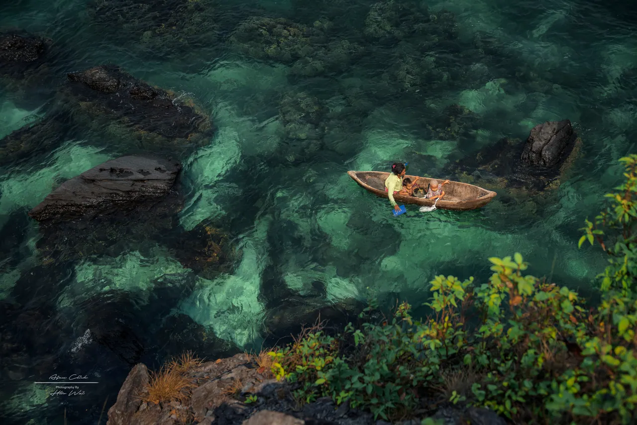 Sea Gypsies, photograph 4