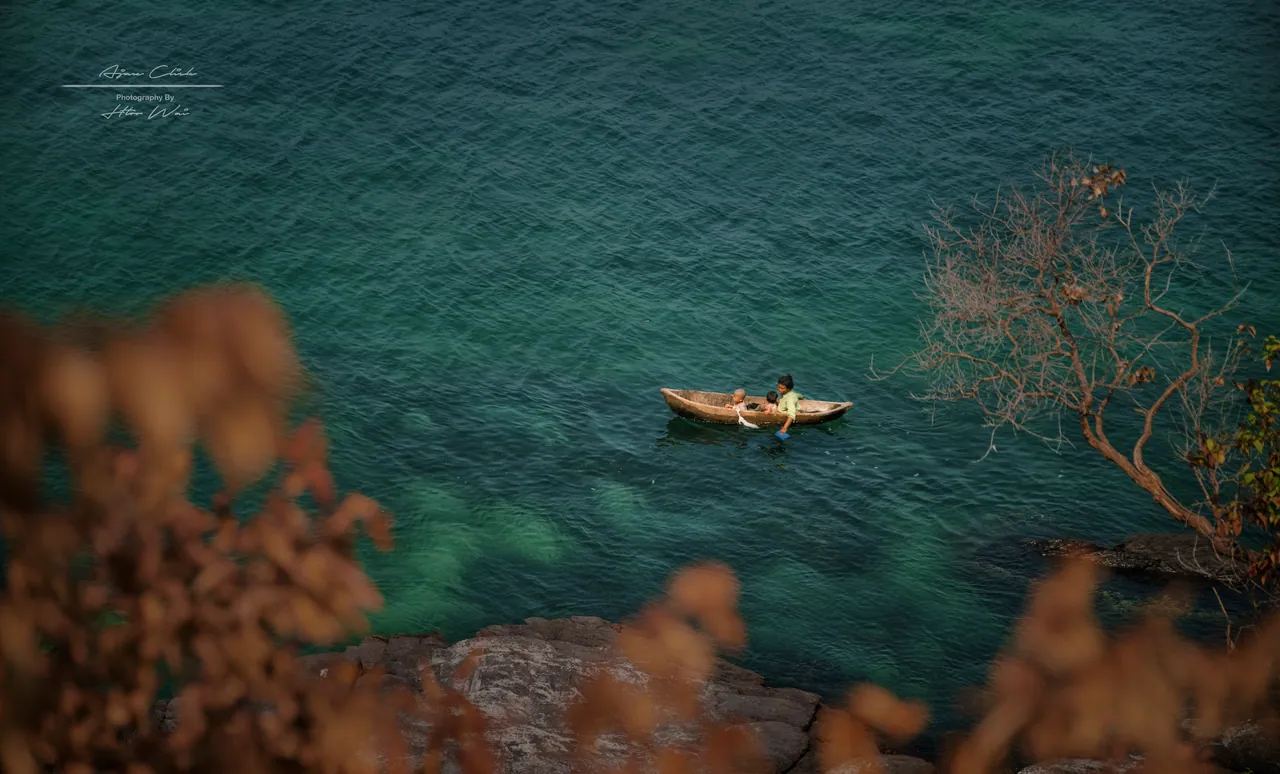 Sea Gypsies, photograph 5